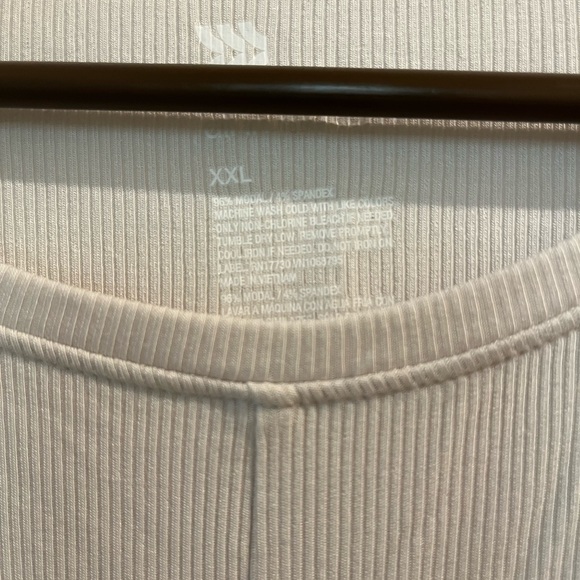 NWT All in Motion lightweight workout top. Size XXL - Picture 3 of 8